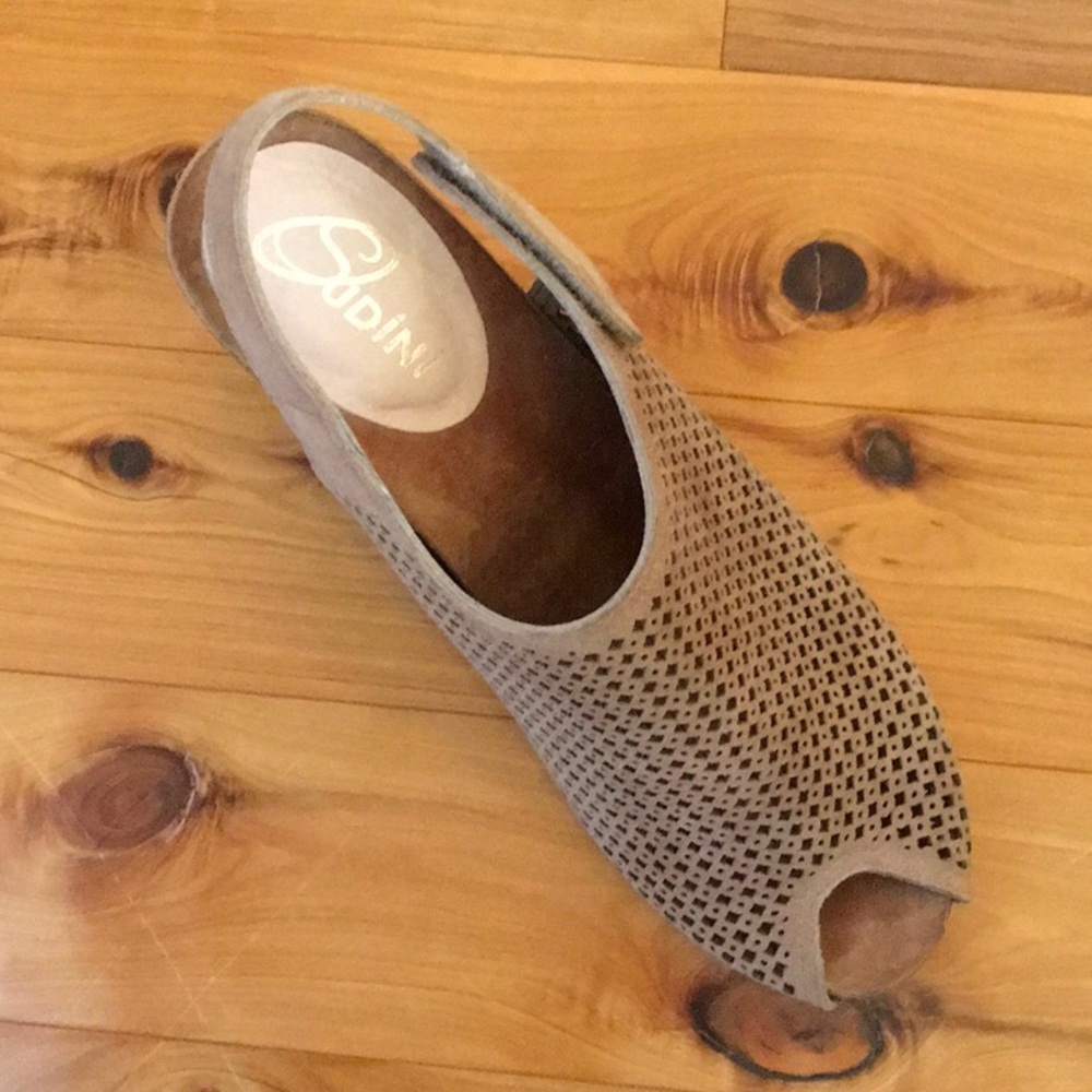 Sudini “Aly” Taupe Sling Back dress Wedge Perforated Suede Sandal Sz 10 NIB - Picture 7 of 15